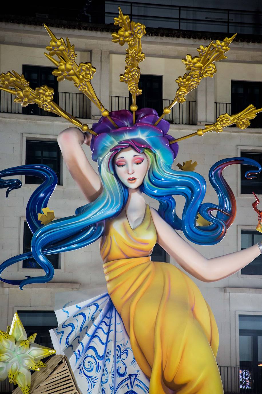 Alicante goza con la cremà y la banyà de las Hogueras 2023