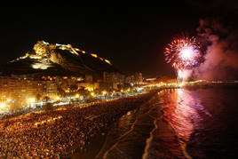 Fuegos artificiales en Alicante.