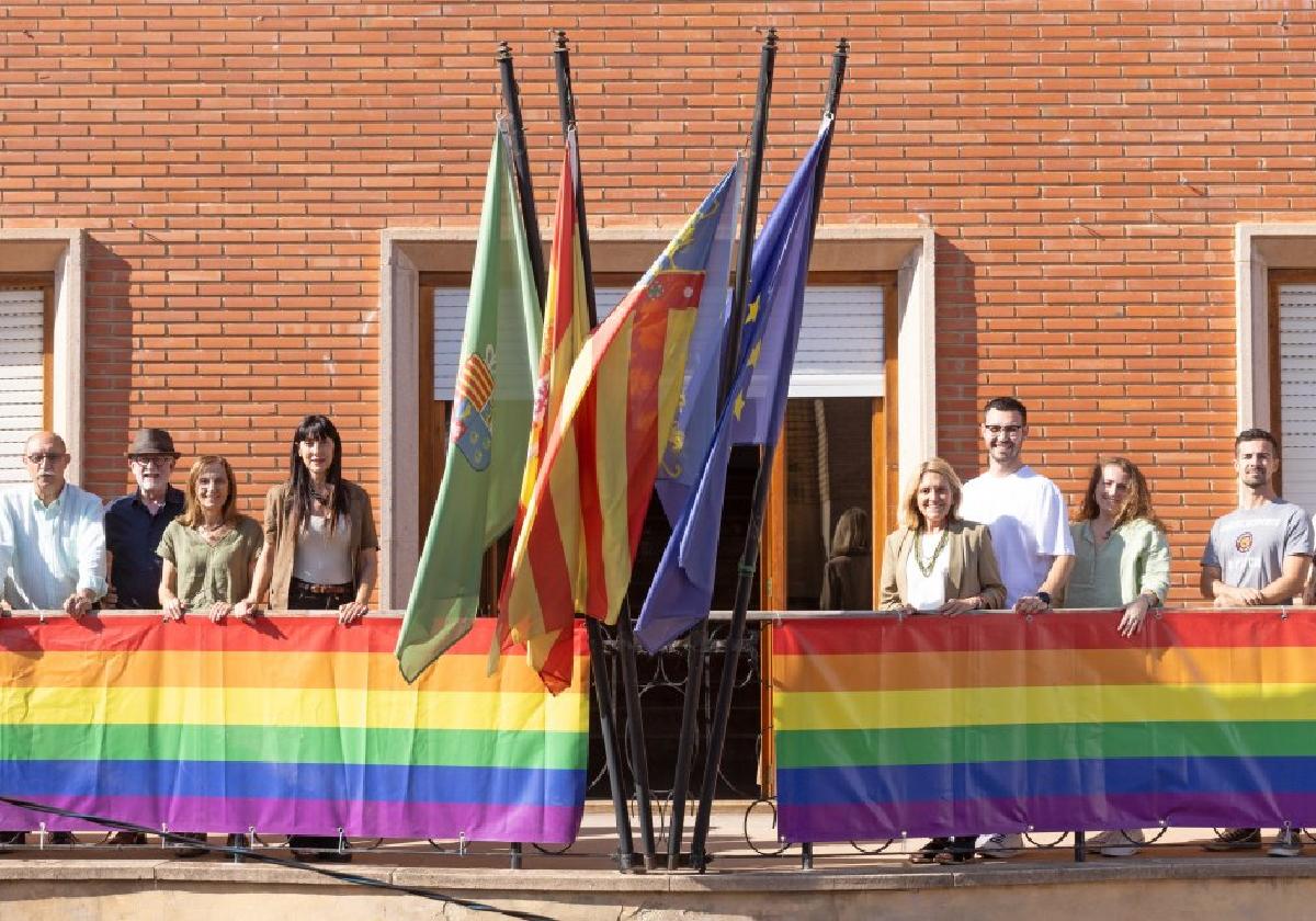 En el edificio municipal ya ondea la bandera del Orgullo.