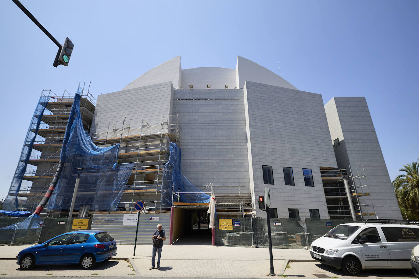 Entrada principal del Palau de la Música se despeja del andamiaje de las obras de reforma.