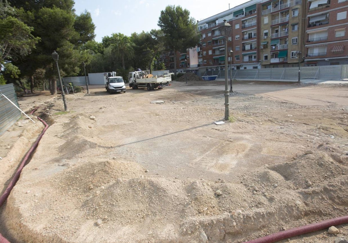 Obras de construcción del depósito de tormentas, en el Parc Port de l'Albufera de El Saler.