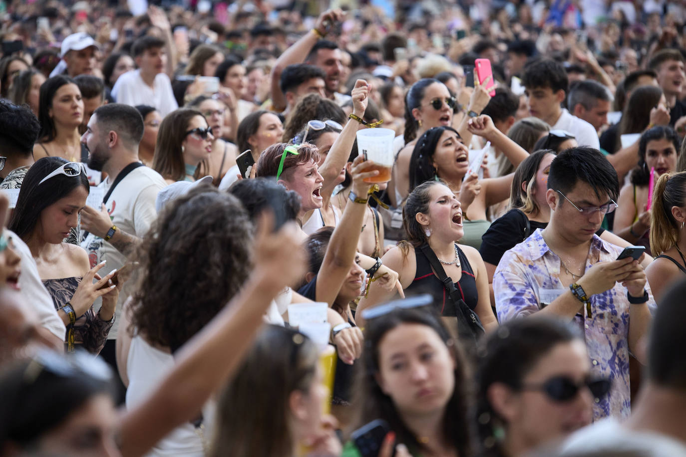 Miles de personas vibran con el Big Sound de Valencia en su primer día