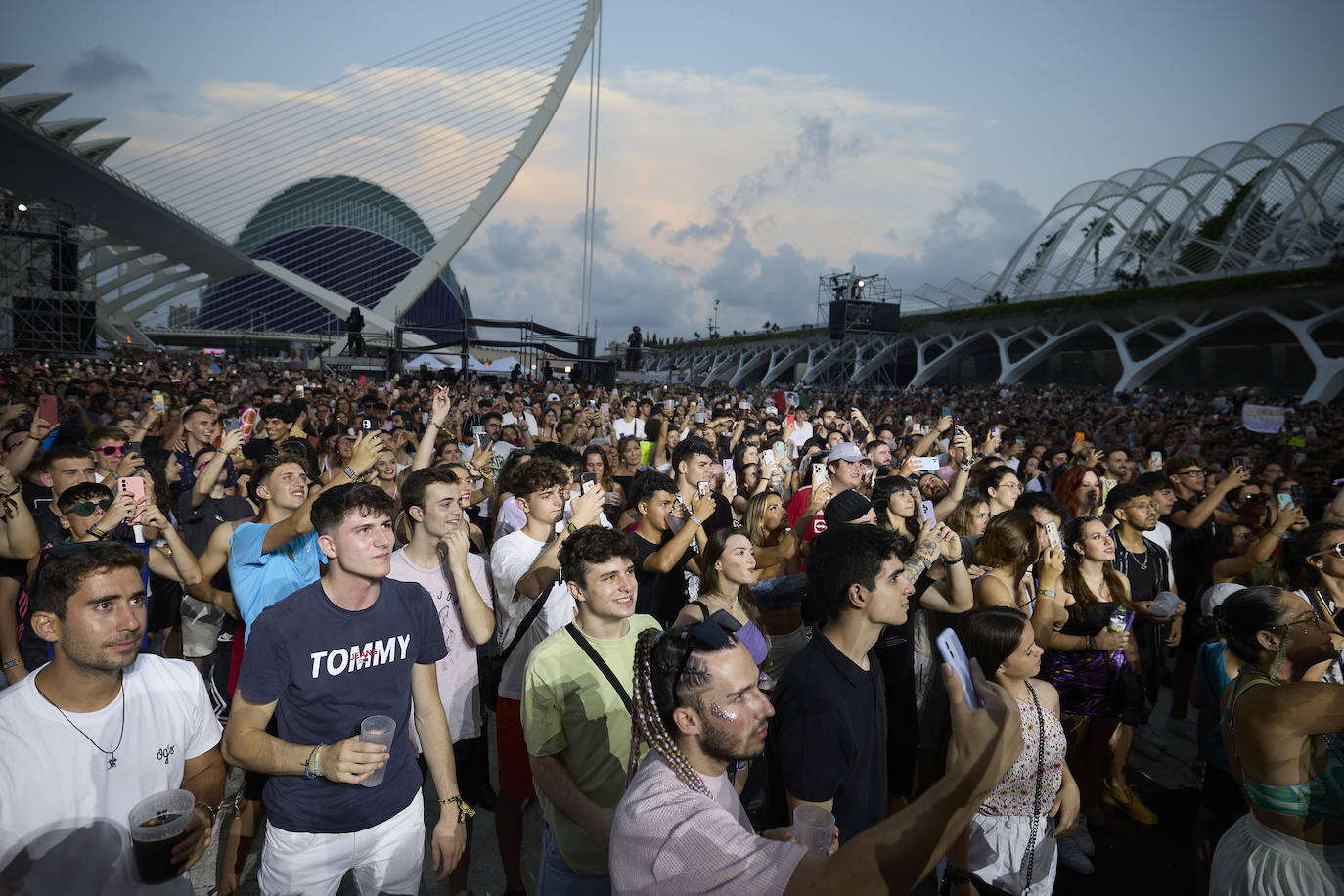 Miles de personas vibran con el Big Sound de Valencia en su primer día