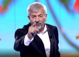 Carlos Sobera en el momento del discurso, al arrancar la gala de la final de Supervivientes