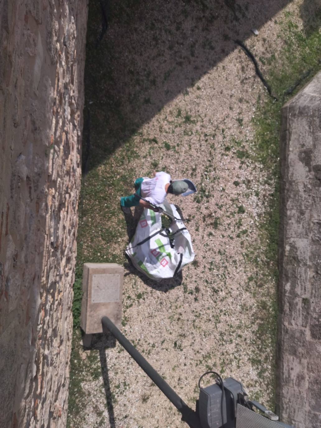 Encuentran el cadáver de un hombre en el foso de las Torres de Serrano