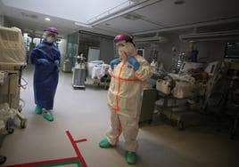 Personal sanitario de un hospital valenciano durante uno de los momentos más duros de la pandemia de Covid.