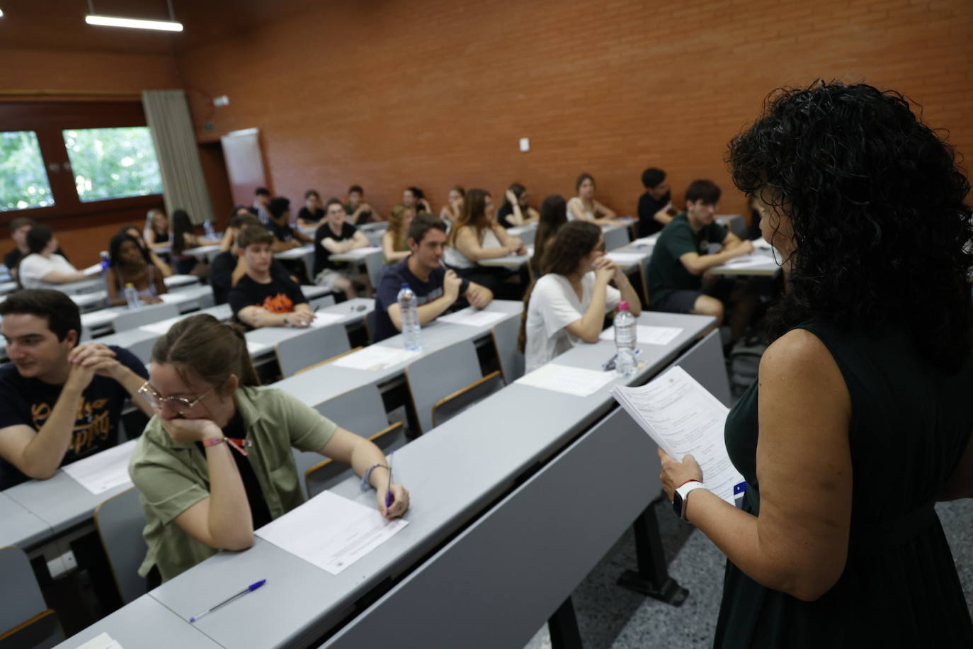 Los valencianos se examinan en la prueba extraordinaria de selectividad 2023