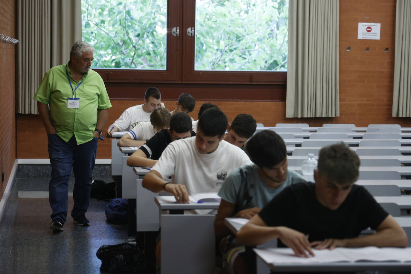 Los valencianos se examinan en la prueba extraordinaria de selectividad 2023