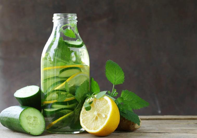 El ayuno de agua puede realizarse con múltiples bebidas, pero tiene sus riesgos para la salud.