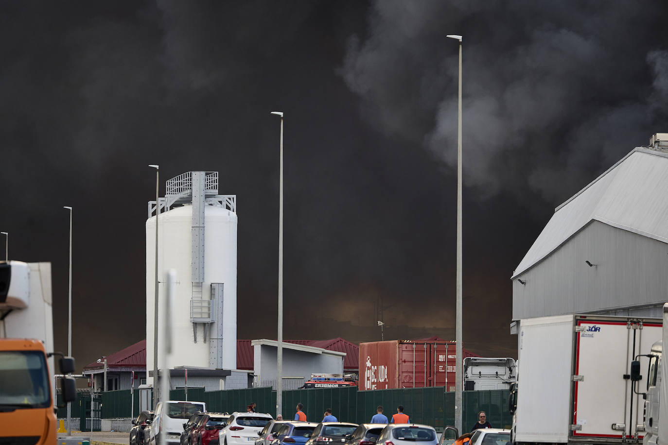 Incendio en una nave industrial de Mercadona