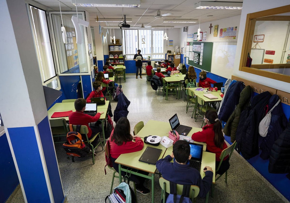 Alumnos de un colegio concertado de Valencia, en una imagen de archivo.