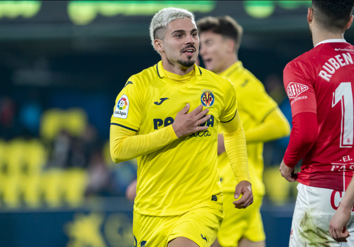 Sergio Lozano, durante su etapa en el Villarreal B.