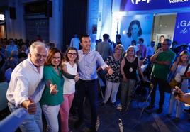 González Pons, Catalá, Daroca y Mompó, anoche en Valencia en el arranque de la campaña electoral.