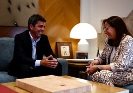 Carlos Mazón y la presidenta de Les Corts, Llanos Massó.