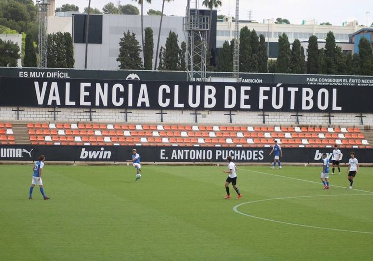 Un partido en la Ciudad Deportiva de Paterna.