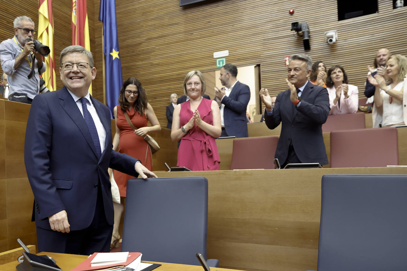 Todas las imágenes de la investidura de Carlos Mazón en Les Corts