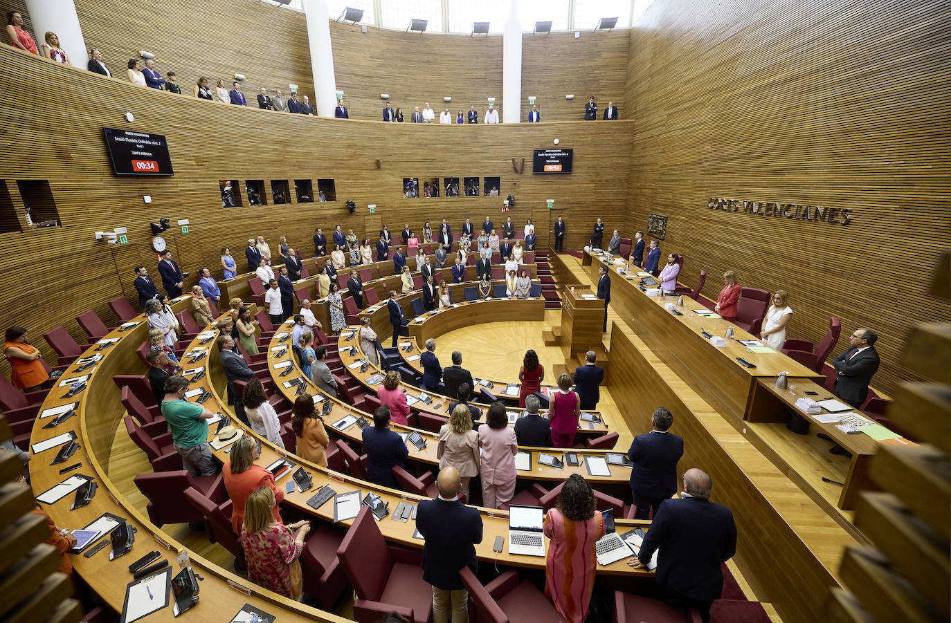 Todas las imágenes de la investidura de Carlos Mazón en Les Corts