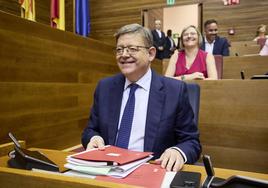 Ximo Puig antes de su intervención en el debate.