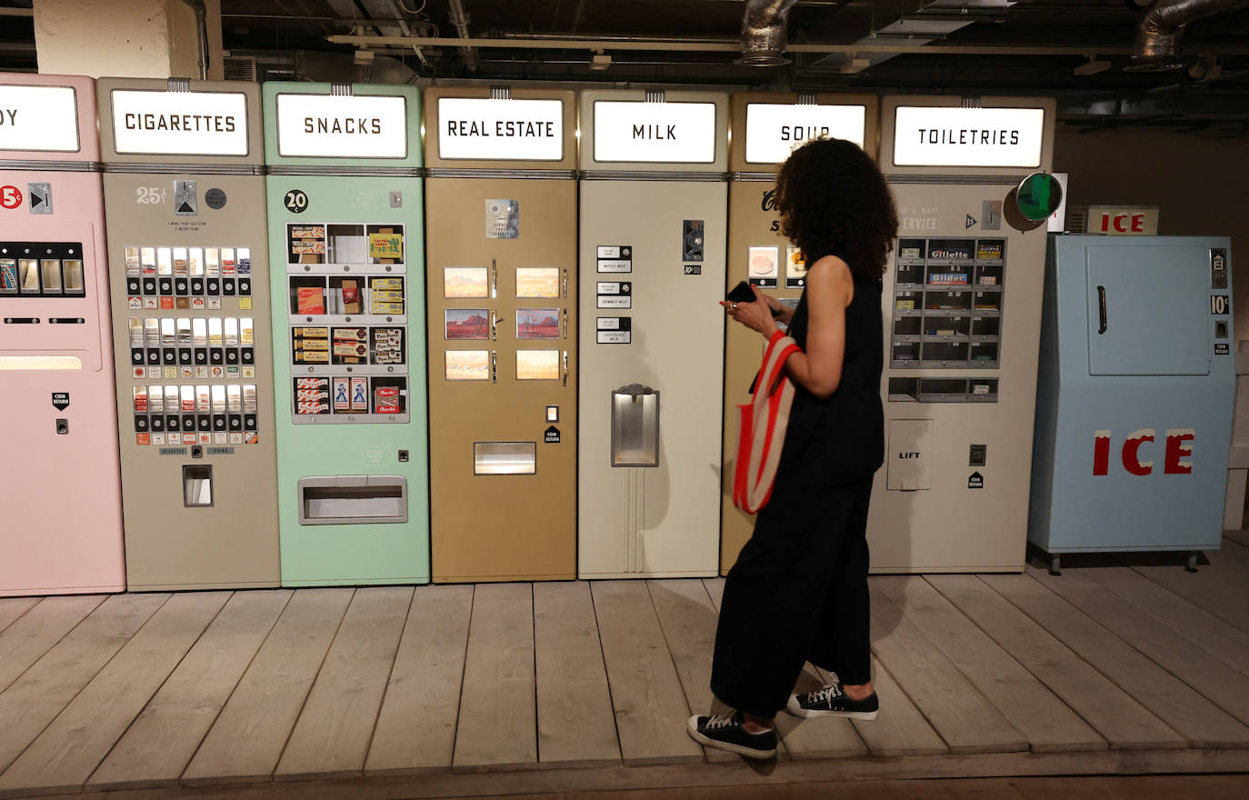 Distintas máquinas de vending en una estación de metro estadounidense