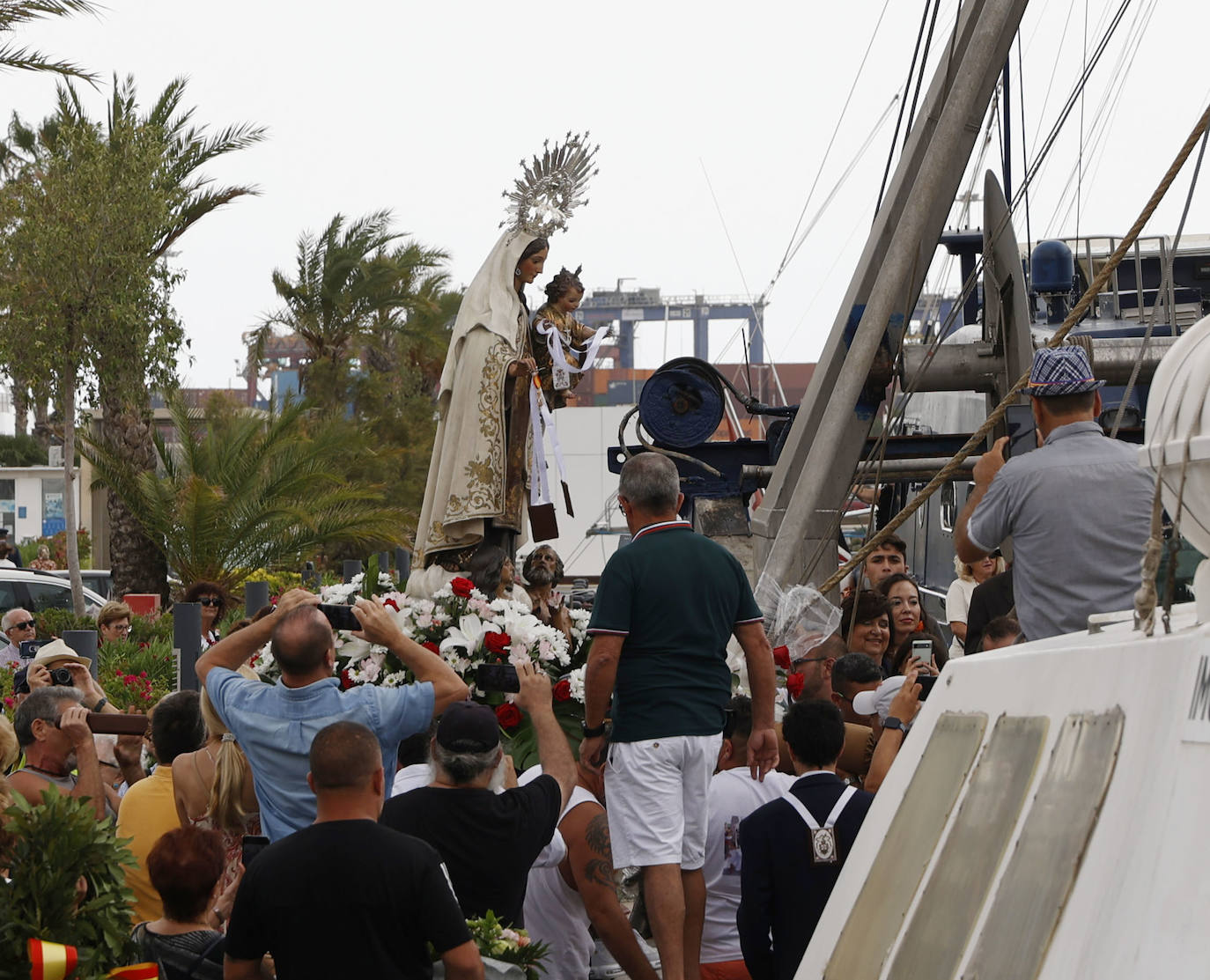 Valencia le rinde homenaje a la Virgen del Carmen