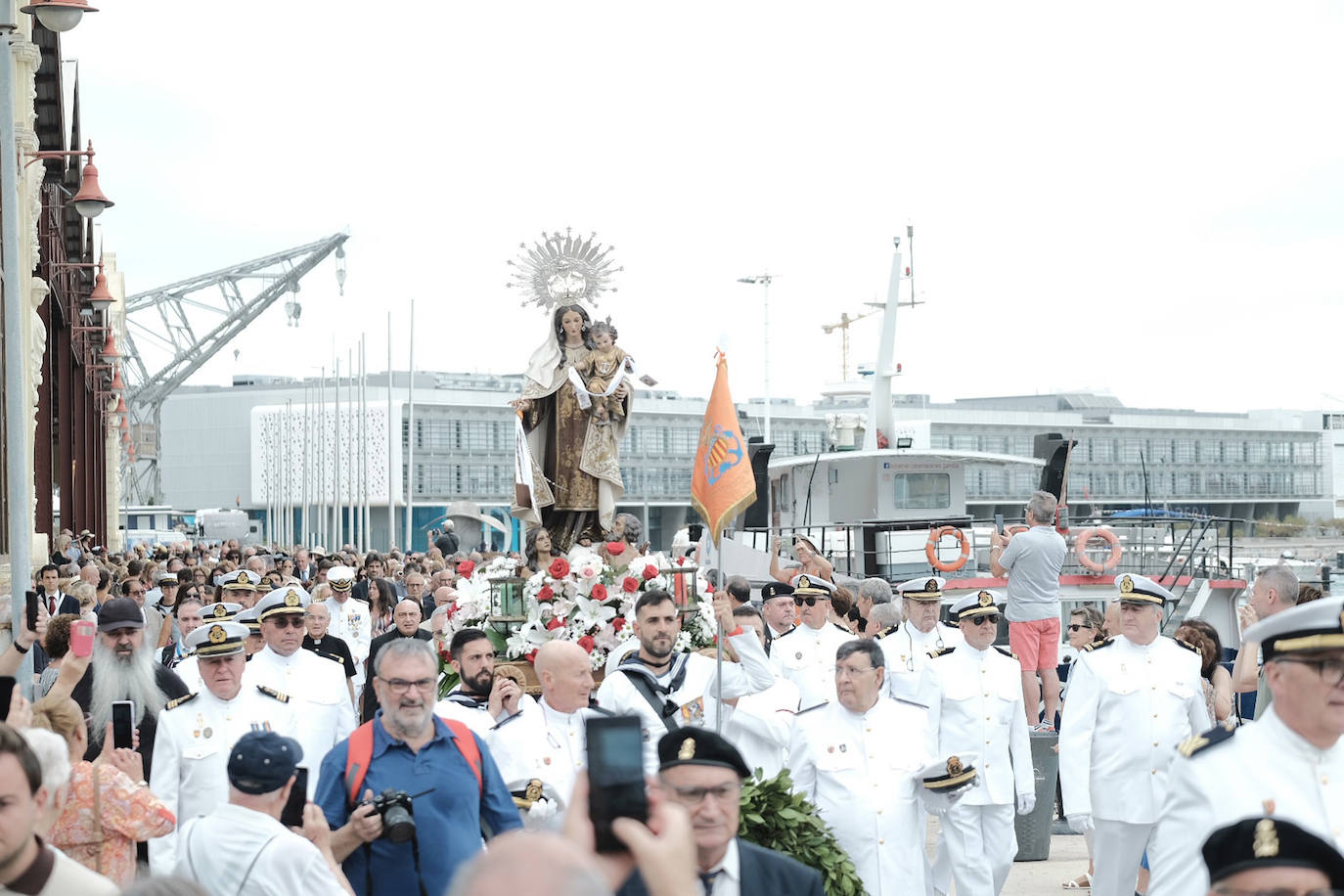 Valencia le rinde homenaje a la Virgen del Carmen