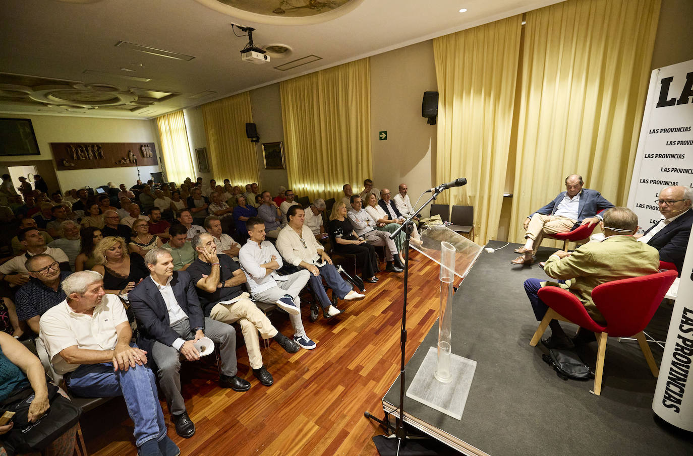 Aula LAS PROVINCIAS reivindica la pasión por los miura