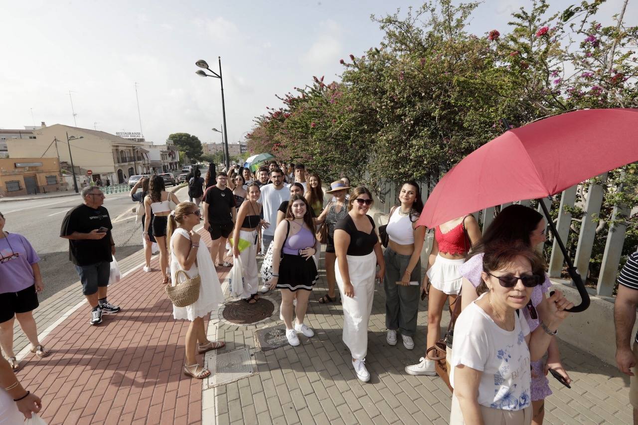 Miles de personas acuden al casting de Operación Triunfo en Valencia