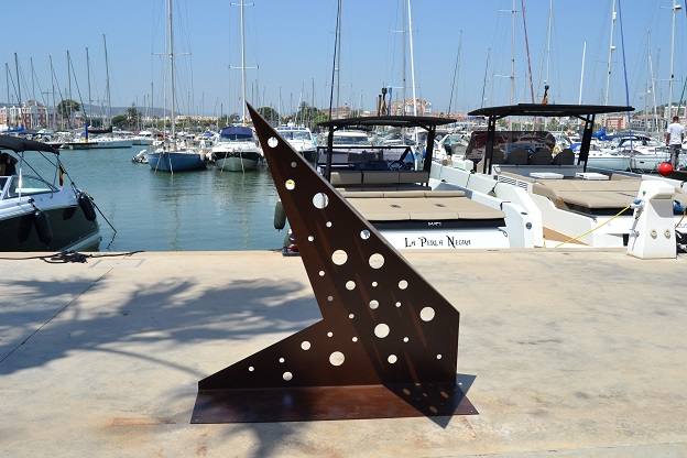 Imagen principal - Escultura en el Puerto de Dénia