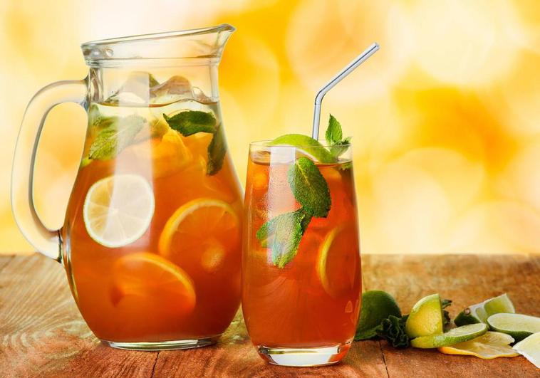 Tomar infusiones naturales este verano te refrescará mientras te ayudan a bajar kilos.