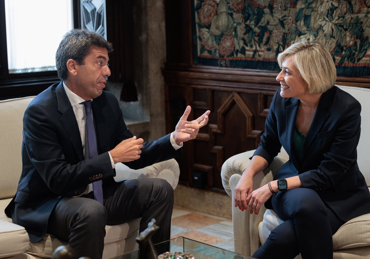 El presidente de la Generalitat reunido con la consellera de Justicia, Elisa Núñez.