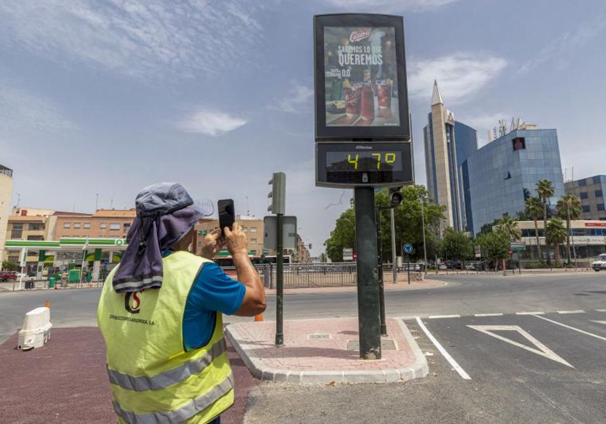 Un termómetro callejero en Murcia.