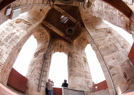 Imagen secundaria 1 - La intención es que la torre campanario vuelva a contar con seis campanas después de más de cien años.