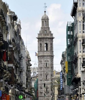 Imagen secundaria 2 - La intención es que la torre campanario vuelva a contar con seis campanas después de más de cien años.