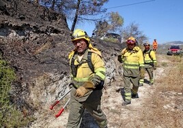 Las tareas de extinción del fuego en agosto de 2022.