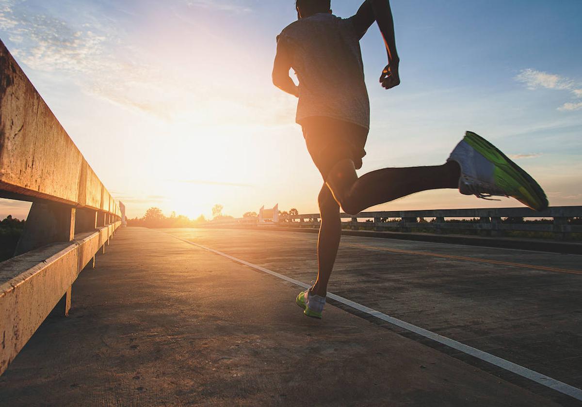 ¿Es mejor correr en verano por la mañana o por la noche?