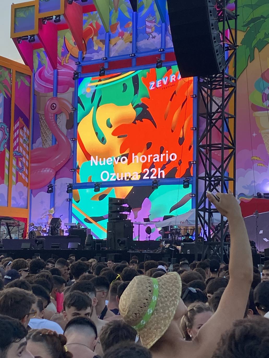 Fotos: Ozuna saca a cantar a su hija en el Zevra Festival de Cullera 2023