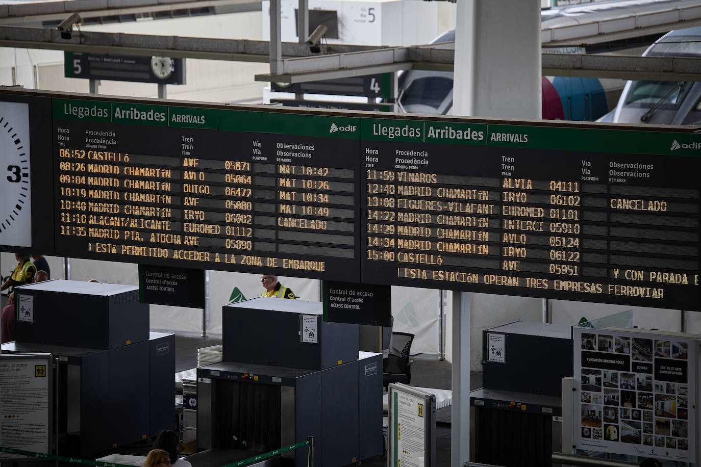 Fotos: caos en la estación Joaquín Sorolla por la suspensión de trenes entre Valencia y Madrid