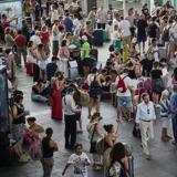 Fotos: caos en la estación Joaquín Sorolla por la suspensión de trenes entre Valencia y Madrid