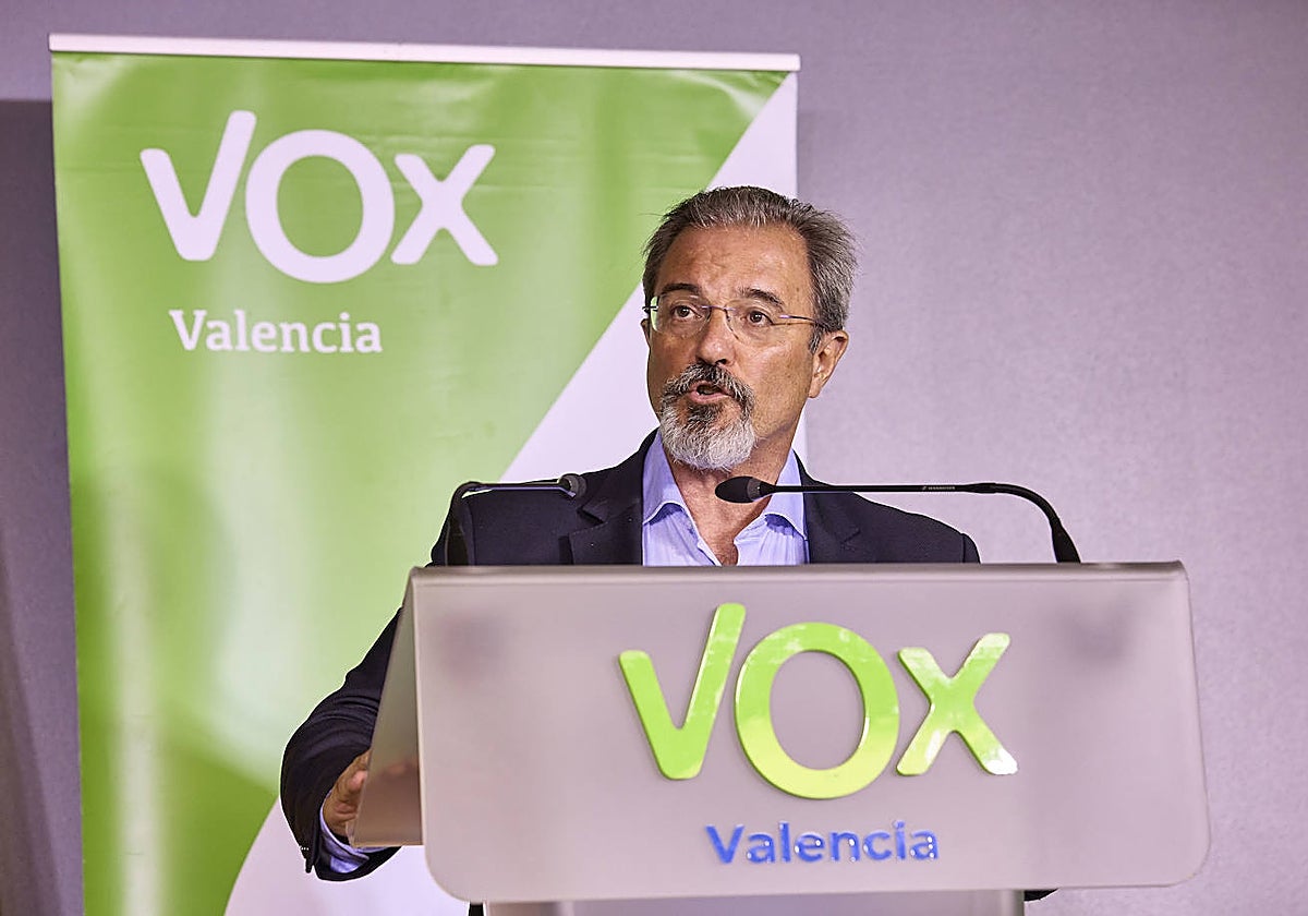 Carlos Flores Juberías, en su comparecencia en la sede tras las elecciones.