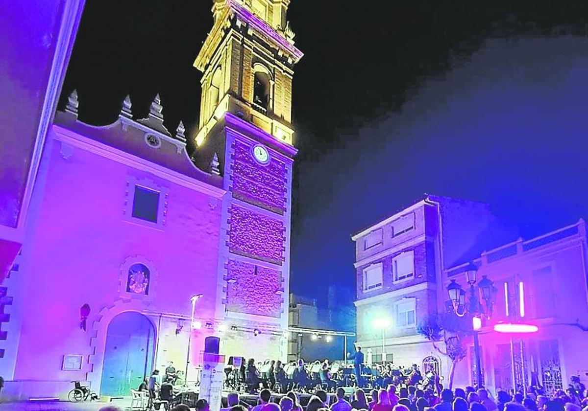 Concierto en la plaza del municipio.