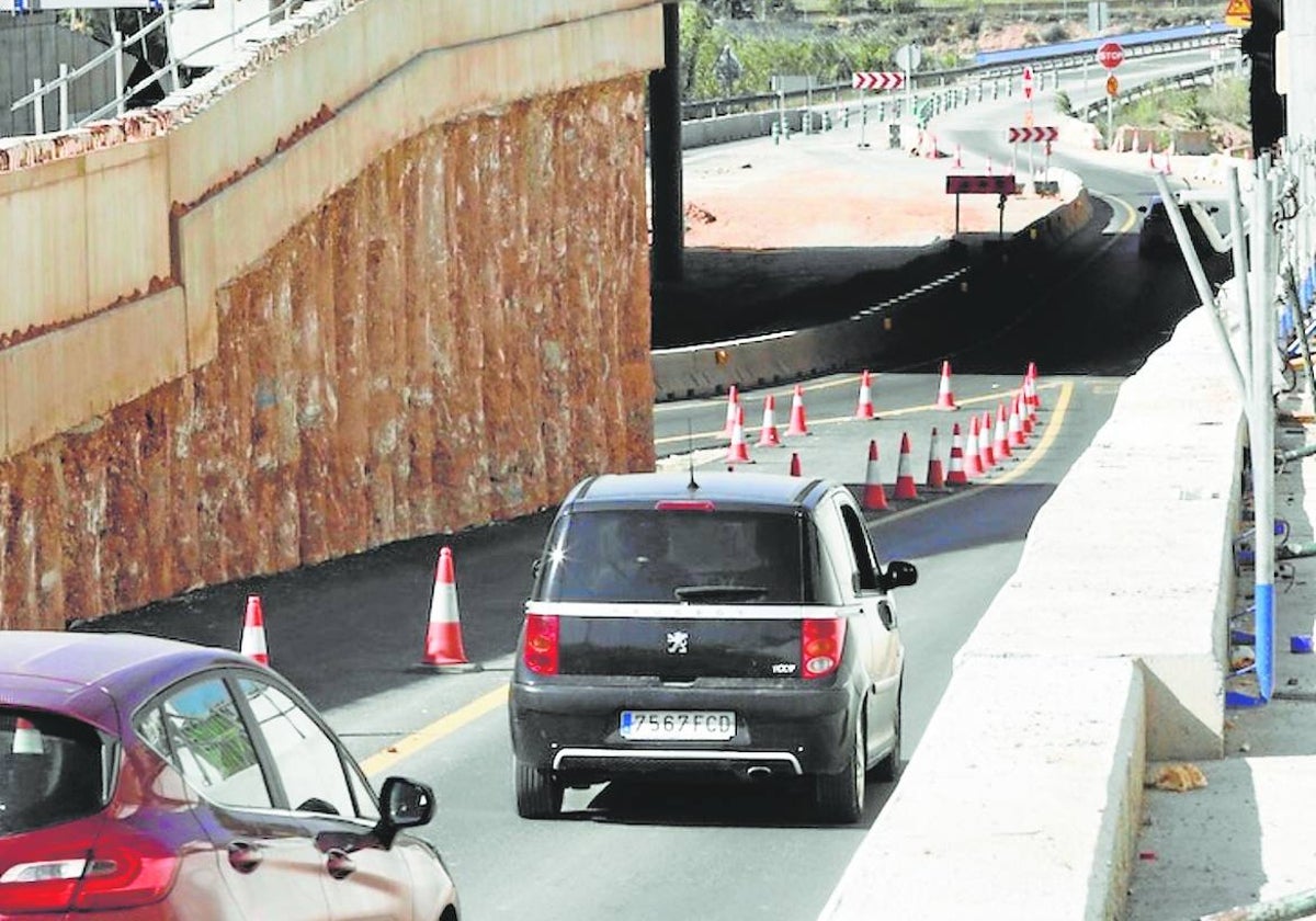 Obras en la carretera N-220.