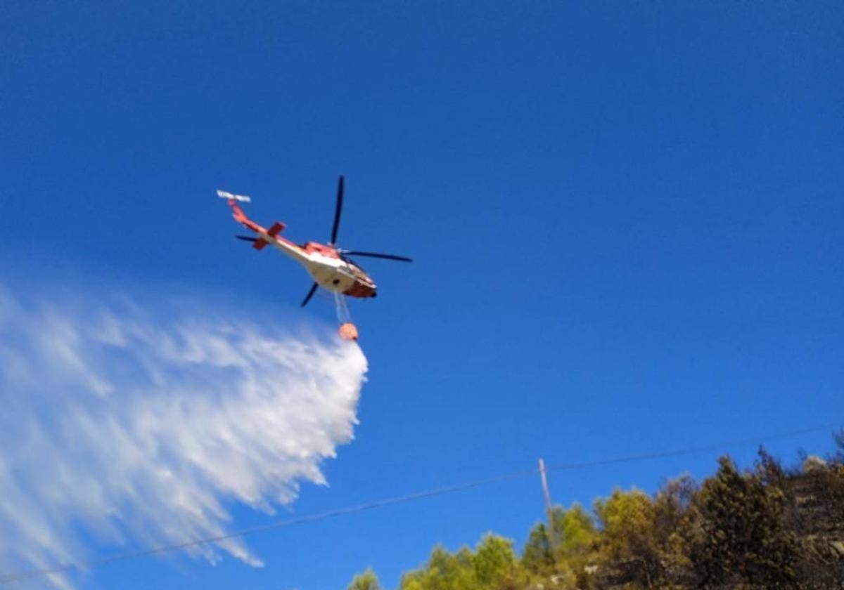 Un vehículo provoca un incendio forestal en el Montgó