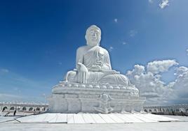 Construyen en Birmania la estatua de Buda de mármol más alta del mundo