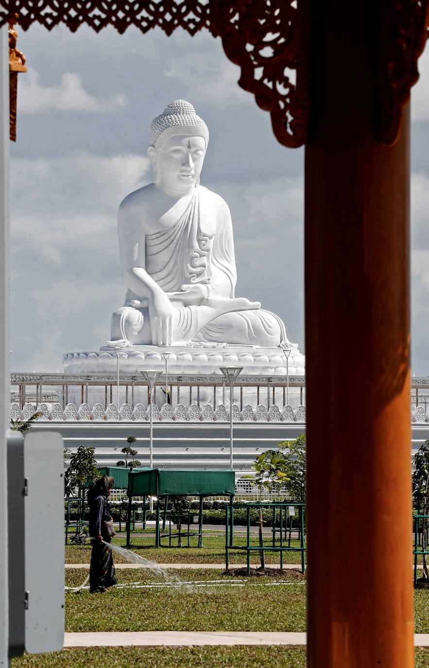 Construyen en Birmania la estatua de Buda de mármol más alta del mundo