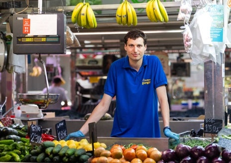 Imagen secundaria 1 - Mercado de Ruzafa: «La gente busca aquí una mayor calidad en los productos»