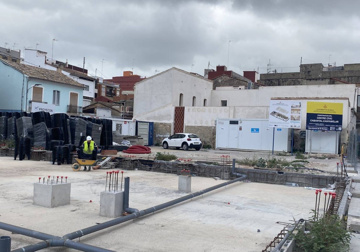 Construcción del centro cívico del Cabanyal, que se tiene que reanudar estos días.