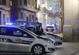 Dos vehículos de la Policía Local en una imagen de archivo.