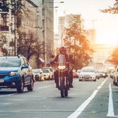 La DGT explica qué gafas de sol hay que ponerse al volante y cuáles no deben usarse nunca