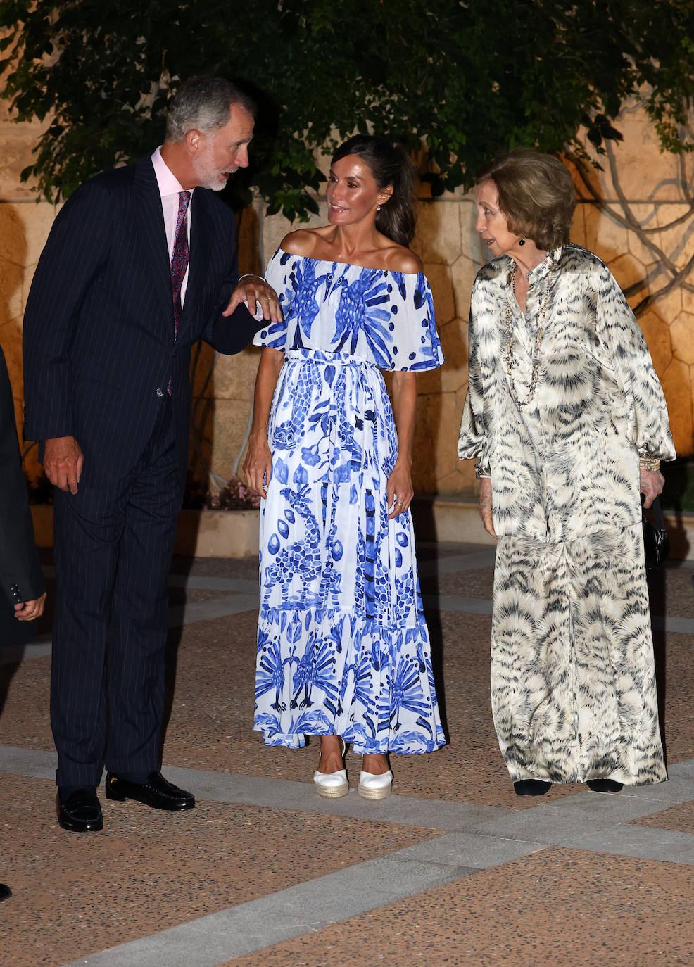 Los Reyes reciben a la sociedad civil balear en el palacio de Marivent