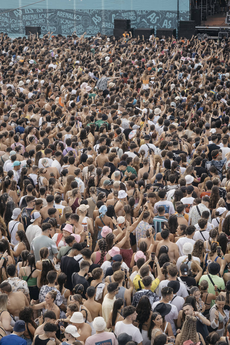 El Arenal Sound canta y baila al ritmo de la &#039;Jeepeta&#039; en el segundo día de festival